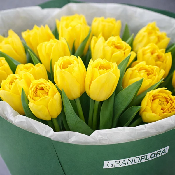 Солнечная весна - букет из желтых тюльпанов